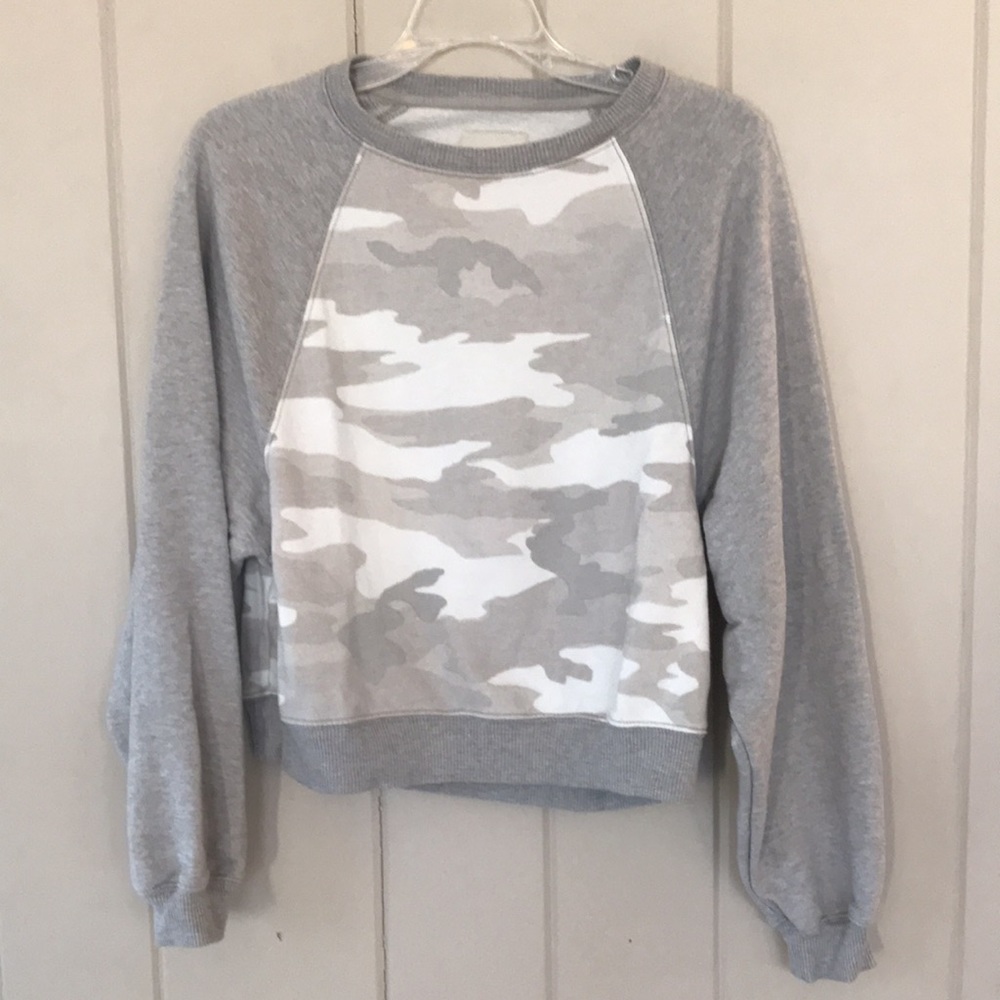 American Eagle Camo Cropped Sweatshirt